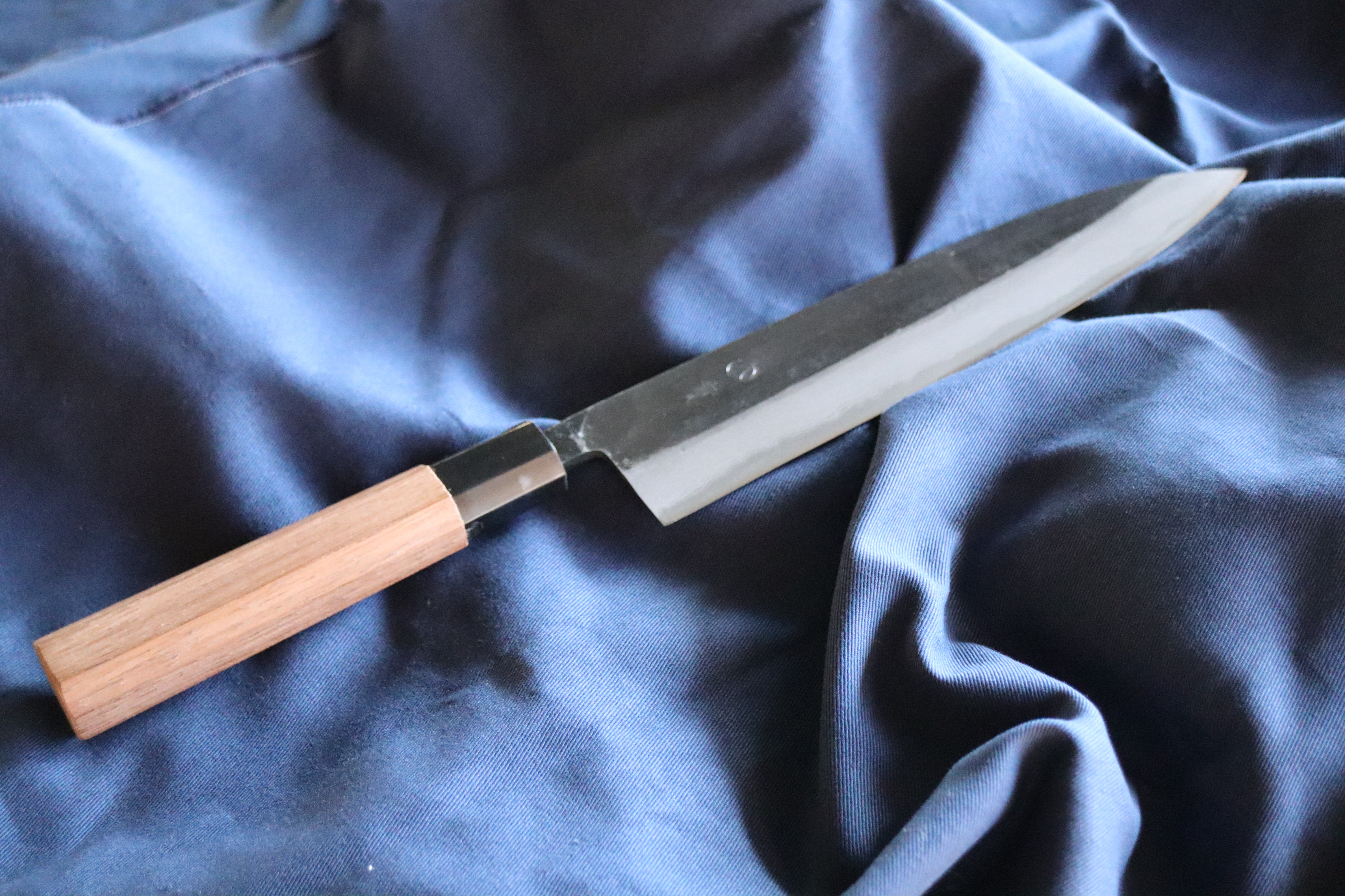 【1897年創業の鍛冶屋  八島農具製】黒打ダマスカス牛刀