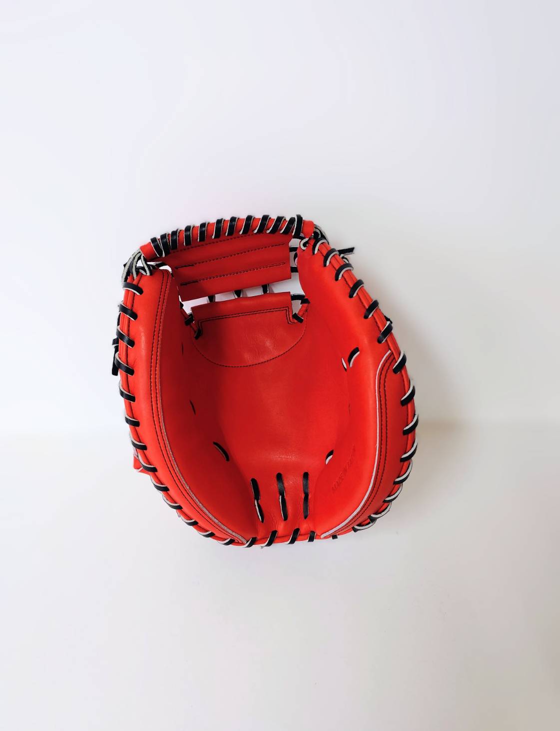 鳥取和牛野球グラブ(捕手用) T-Wings　歴史が宿る革で、勝負を掴む 鳥取和牛野球グラブ(捕手用)
