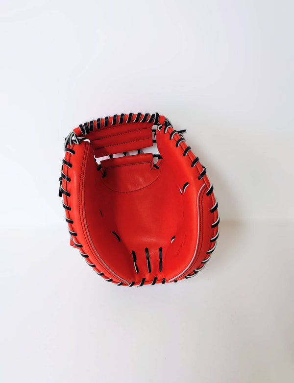 鳥取和牛野球グラブ(捕手用) T-Wings　歴史が宿る革で、勝負を掴む 鳥取和牛野球グラブ(捕手用)