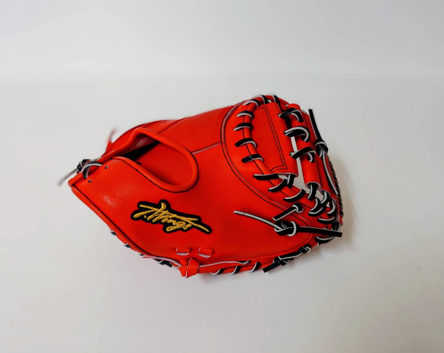 鳥取和牛野球グラブ(捕手用) T-Wings　歴史が宿る革で、勝負を掴む 鳥取和牛野球グラブ(捕手用)