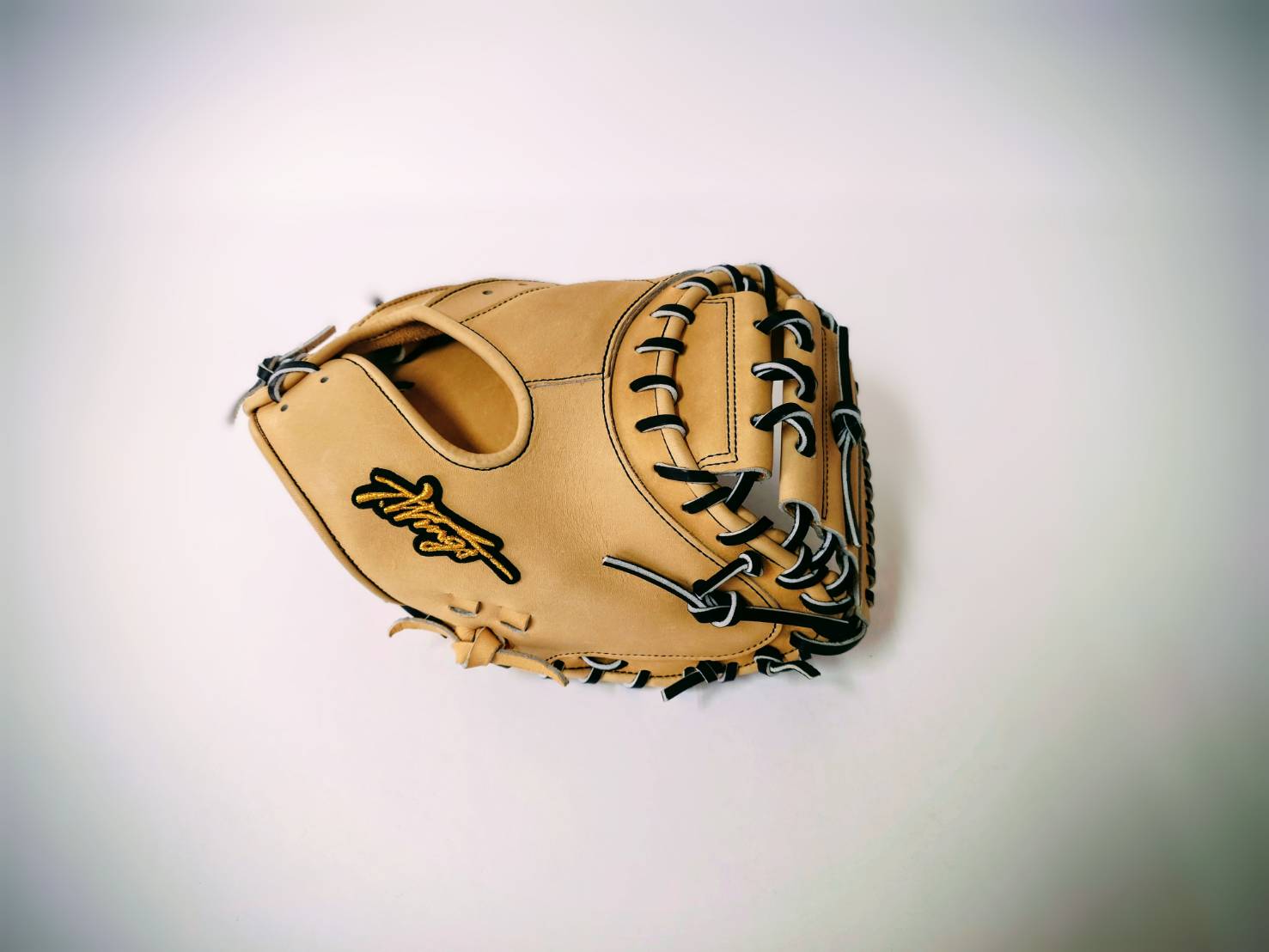 鳥取和牛野球グラブ(捕手用) T-Wings　歴史が宿る革で、勝負を掴む 鳥取和牛野球グラブ(捕手用)