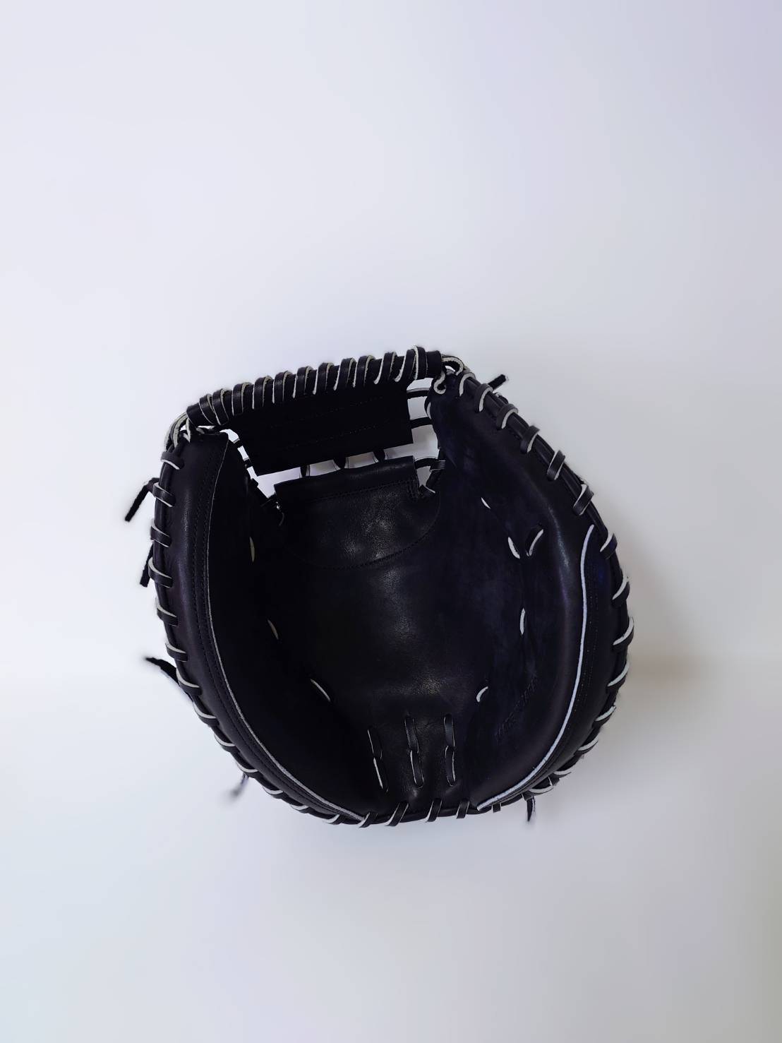 鳥取和牛野球グラブ(捕手用) T-Wings　歴史が宿る革で、勝負を掴む 鳥取和牛野球グラブ(捕手用)