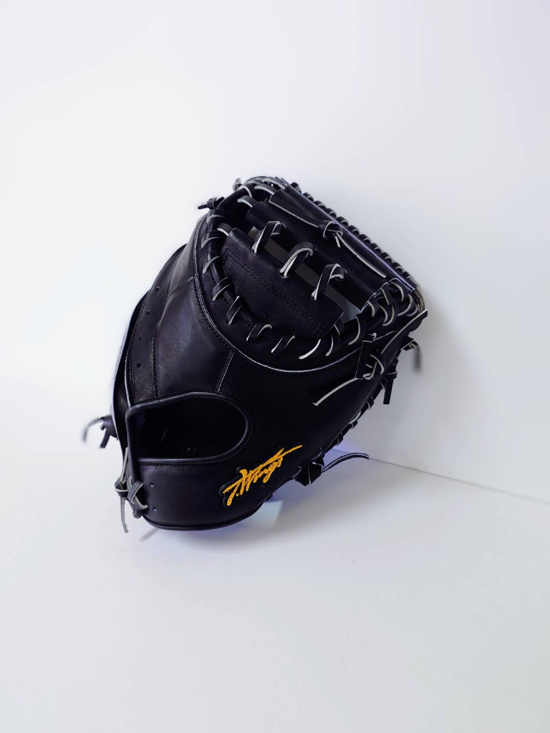 鳥取和牛野球グラブ(捕手用) T-Wings　歴史が宿る革で、勝負を掴む 鳥取和牛野球グラブ(捕手用)