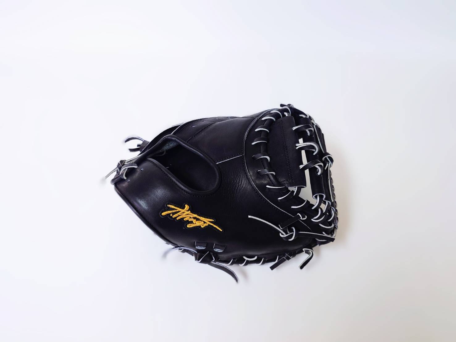 鳥取和牛野球グラブ(捕手用) T-Wings　歴史が宿る革で、勝負を掴む 鳥取和牛野球グラブ(捕手用)