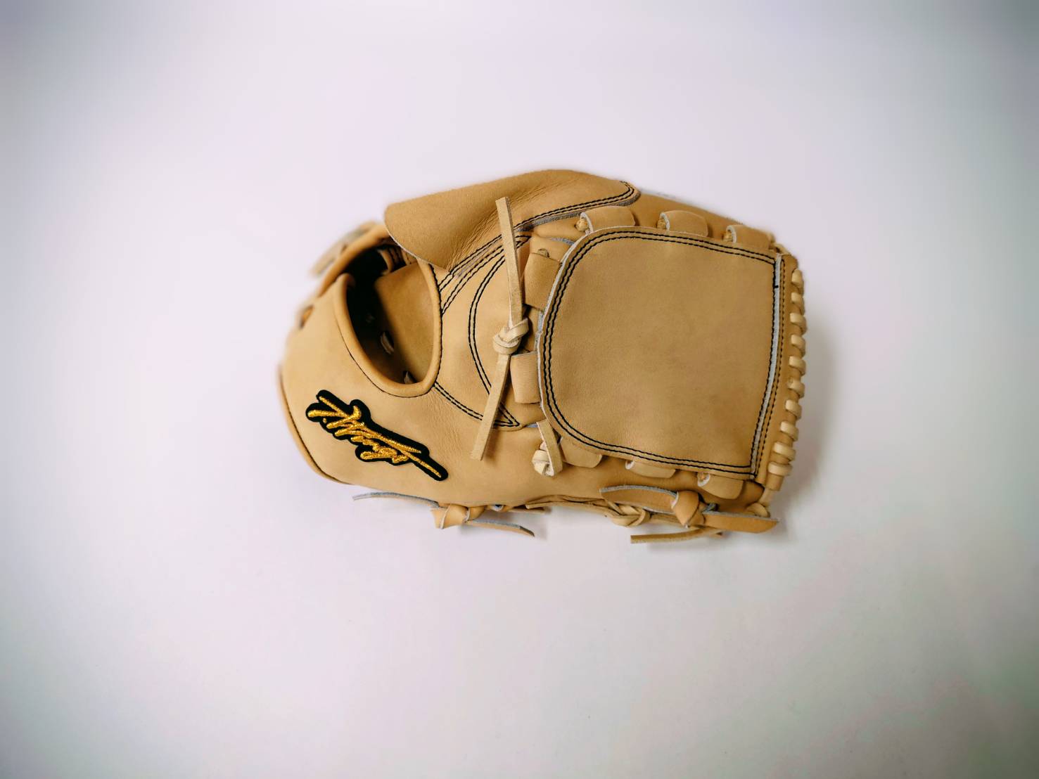 鳥取和牛野球グラブ　(投手用)T-Wings　歴史が宿る革で、勝負を掴む