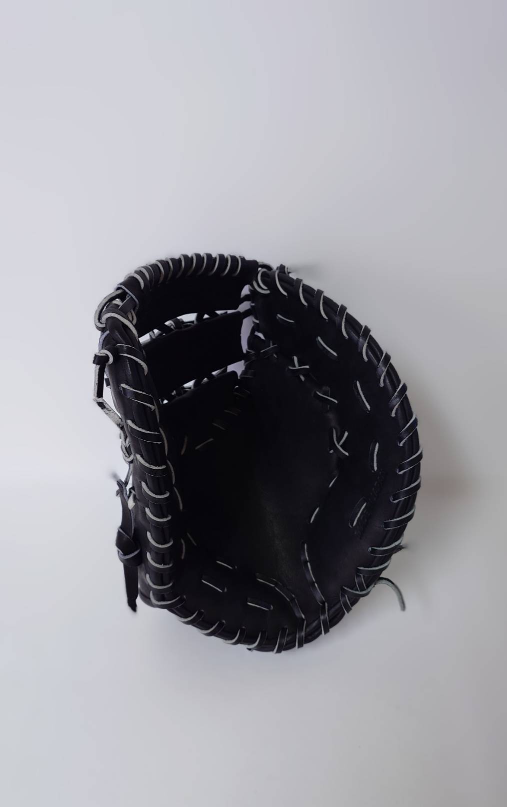 鳥取和牛野球グラブ (ファースト用)T-Wings 　歴史が宿る革で、勝負を掴む