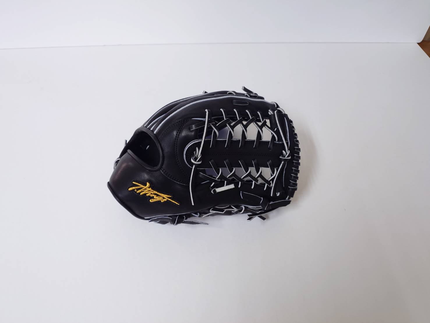 鳥取和牛野球グラブ(外野手用) T-Wings　歴史が宿る革で、勝負を掴む 鳥取和牛野球グラブ(外野手用)