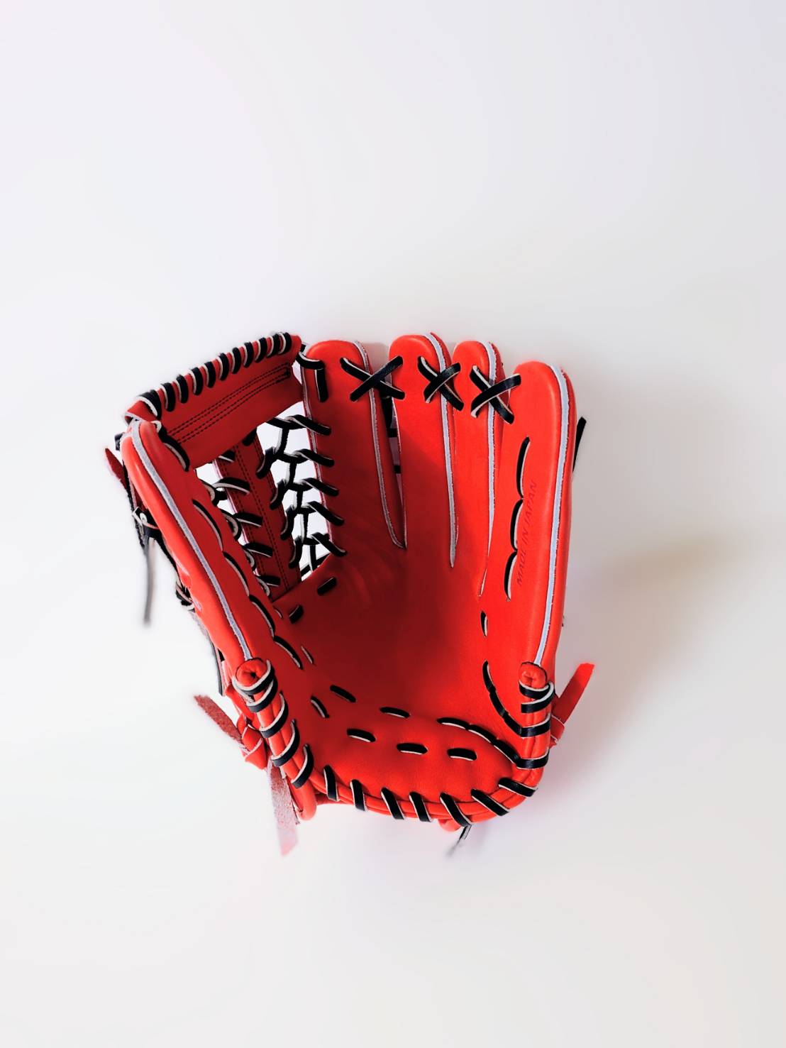 鳥取和牛野球グラブ(外野手用) T-Wings　歴史が宿る革で、勝負を掴む 鳥取和牛野球グラブ(外野手用)