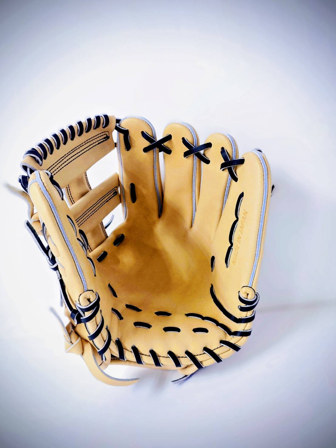 鳥取和牛野球グラブ(内野手用) T-Wings　歴史が宿る革で、勝負を掴む 鳥取和牛野球グラブ(内野手用)