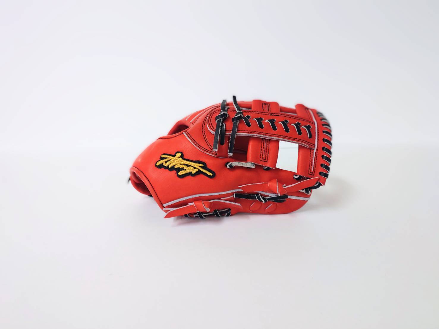 鳥取和牛野球グラブ(内野手用) T-Wings　歴史が宿る革で、勝負を掴む 鳥取和牛野球グラブ(内野手用)